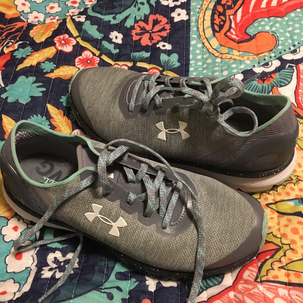 Women UA Sneakers